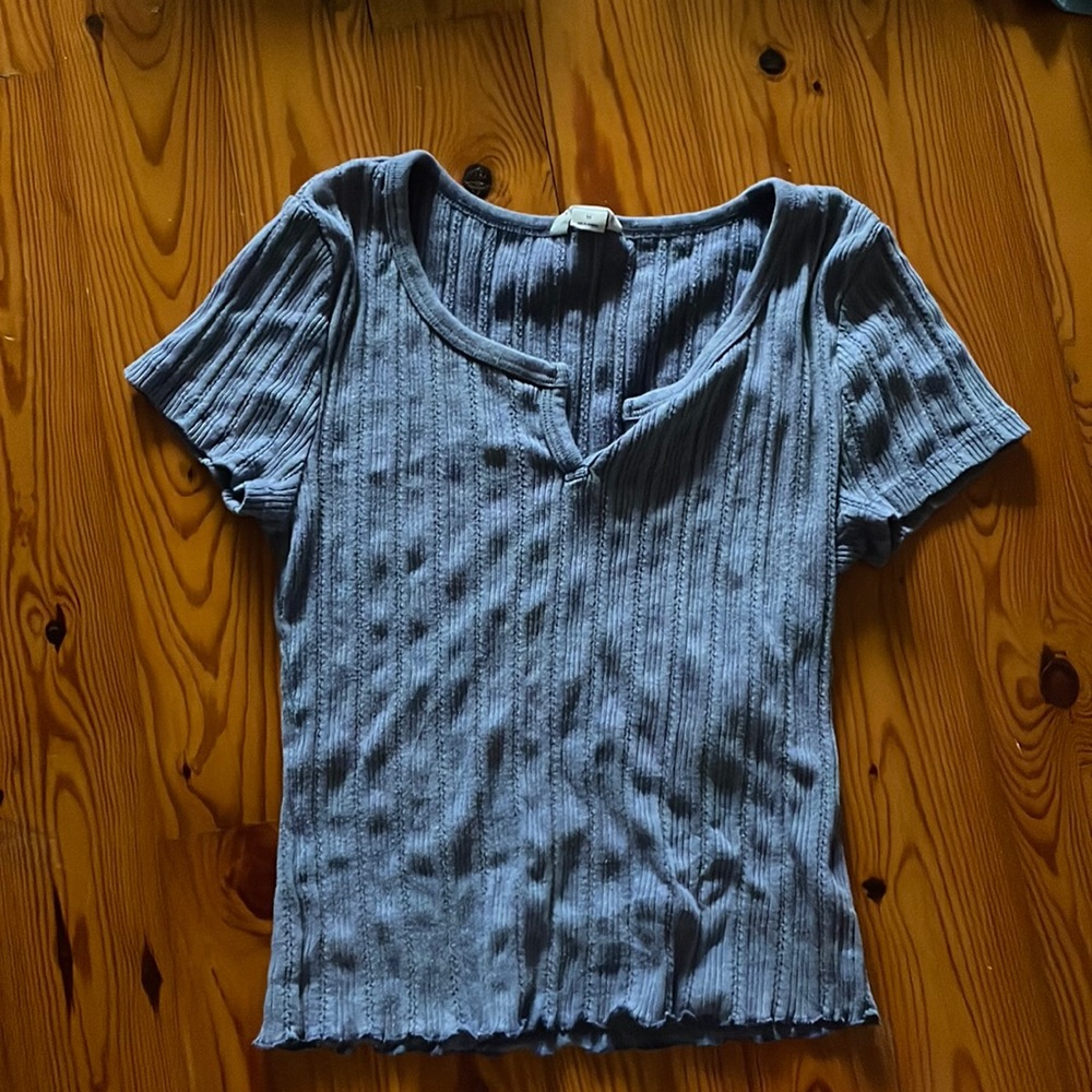 Aeropostale cropped short sleeve tee (size: M)